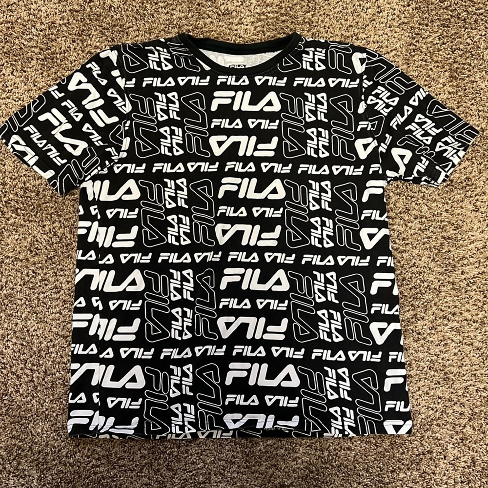 Men’s Fila T-shirt, black and white size medium